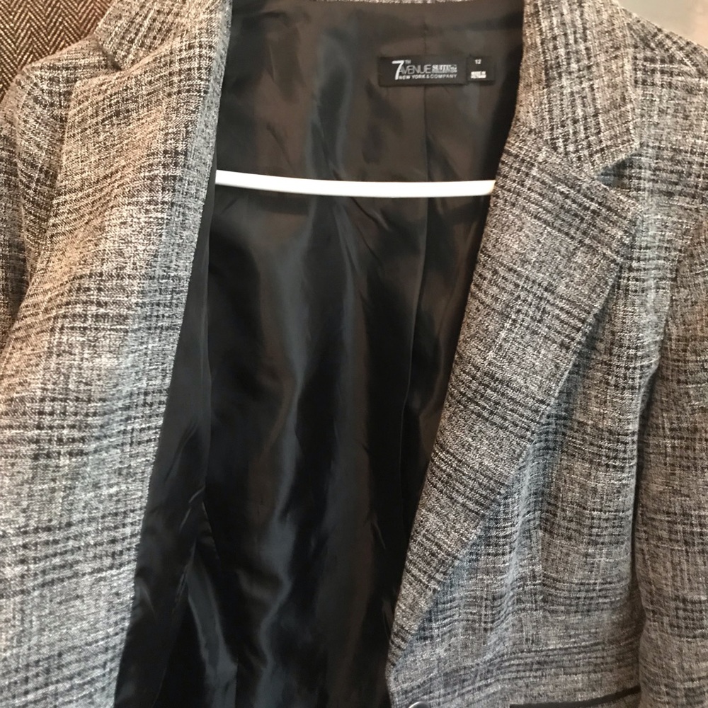 Blazer - Picture 3 of 4